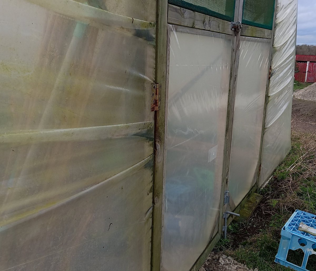 The prep is in full swing - deliveries of compost (Klasmann = the best!👌), seedtrays, planting pots, etc. All courtesy of @FruitHillFarm and #Deker. Tunnel needed cuts fixed a few days ago 😬, and one thing was clear ... wash tunnel NOW! 😅

#OrganicGardening #FromGardenToTable