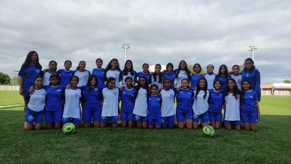 VeraguasCentro's tweet photo. Nuestras jugadoras U14 y U16 de @VeraguasCentro están listas para la reactivación del Campeonato Nacional Infanto Juvenil en ambas categorías, bajo la dirección técnica de Fátima Navarro.

#SomosVeraguasCentro ⚽ https://t.co/yipUY4LycT