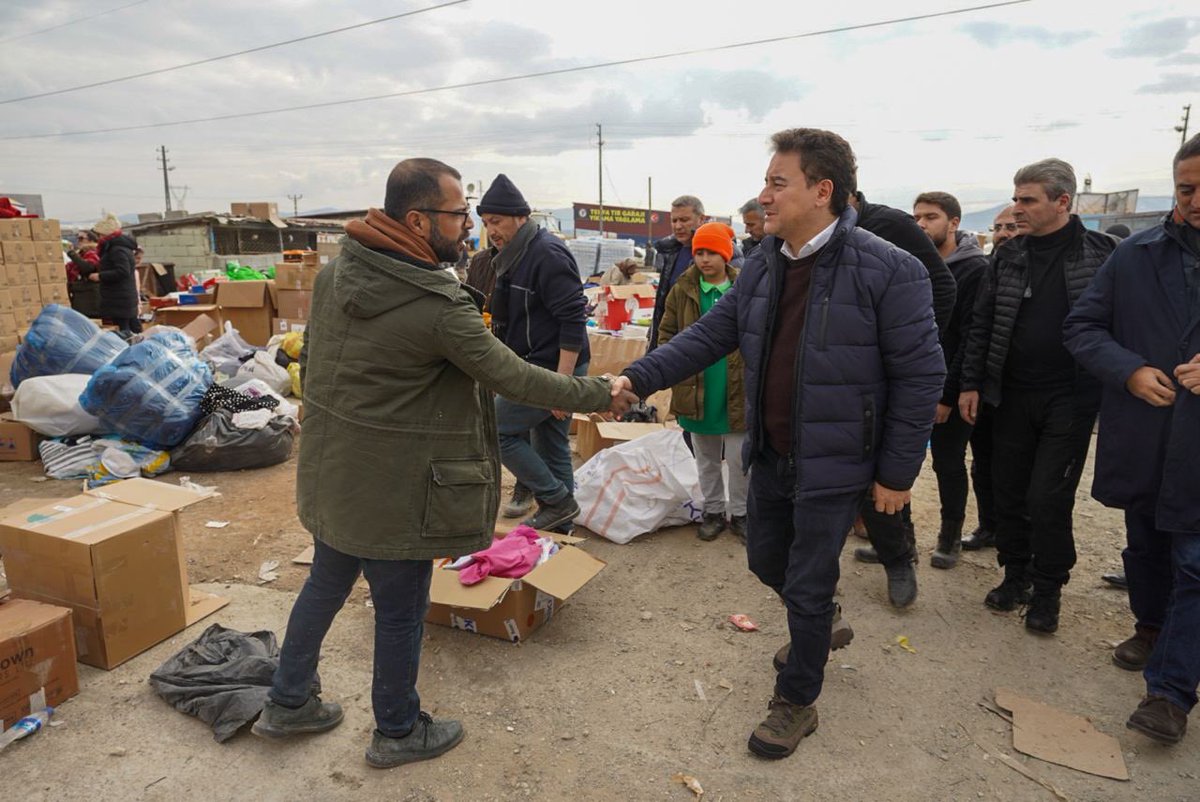 devapartisi's tweet photo. Genel Başkanımız Ali Babacan, Kahramanmaraş'ta deprem bölgesini inceledi.

Afetten etkilenen vatandaşlarımıza geçmiş olsun dileklerini iletti, çalışmaların durumu hakkında bilgi aldı. https://t.co/kqfHmW6tEz