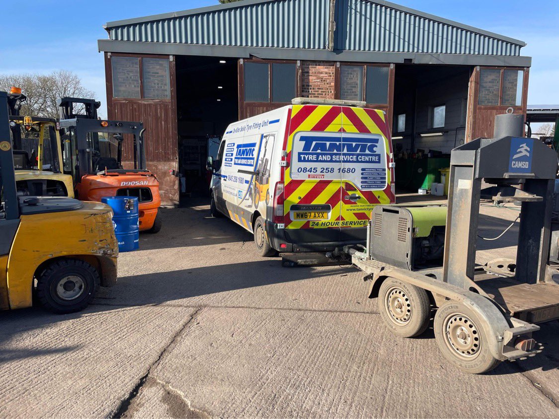 TanvicGrantham's tweet photo. Three forklifts have had new tyre fitted this week 2 x 6.50-10, 2 x 8.25-15 and 2 x 300-15 Camso #forklift #solid #lift #tyre #tyres #solidtyres #Industrial https://t.co/R0JWjrvwWO