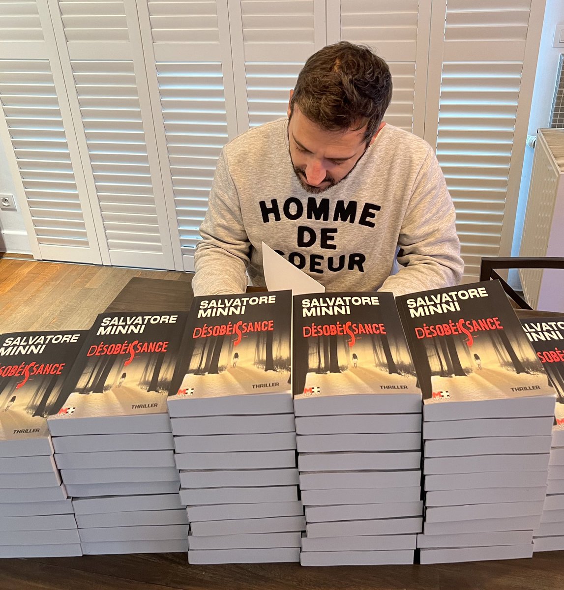 Sal_Min13's tweet photo. Le poignet chauffe grave… ✍🏼😈
Désobéissance paraîtra le 02 mars prochain 😈
#SpecimenPress https://t.co/jRH7qfjKBR