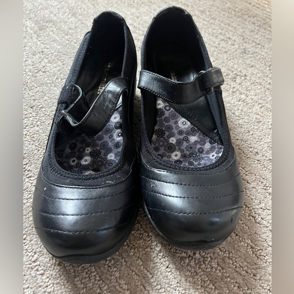 Bizbthegr8's tweet photo. So good I had to share! Check out all the items I'm loving on @Poshmarkapp #poshmark #fashion #style #shopmycloset #naturalizer #freepeople #vince: https://t.co/I3HFZG0plp https://t.co/nrvXPYp4p6