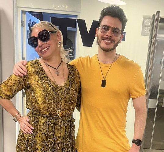 ZuritaInformada's tweet photo. ATENCIÓN HOY ‼️
#SomosunPlato
#Tv+
#SIVEN #KharenOrmazabal
#m
#EldiariodeZurita
#ZuritaInformada #CoctelDeEstrellas #MeLoDijoAdela #AquiVuelanPlumas #ReporteroFantasma
#LaureldeOro @kharenormazabal @siven_oficial @tvmas_tv https://t.co/TcrnO68UVP