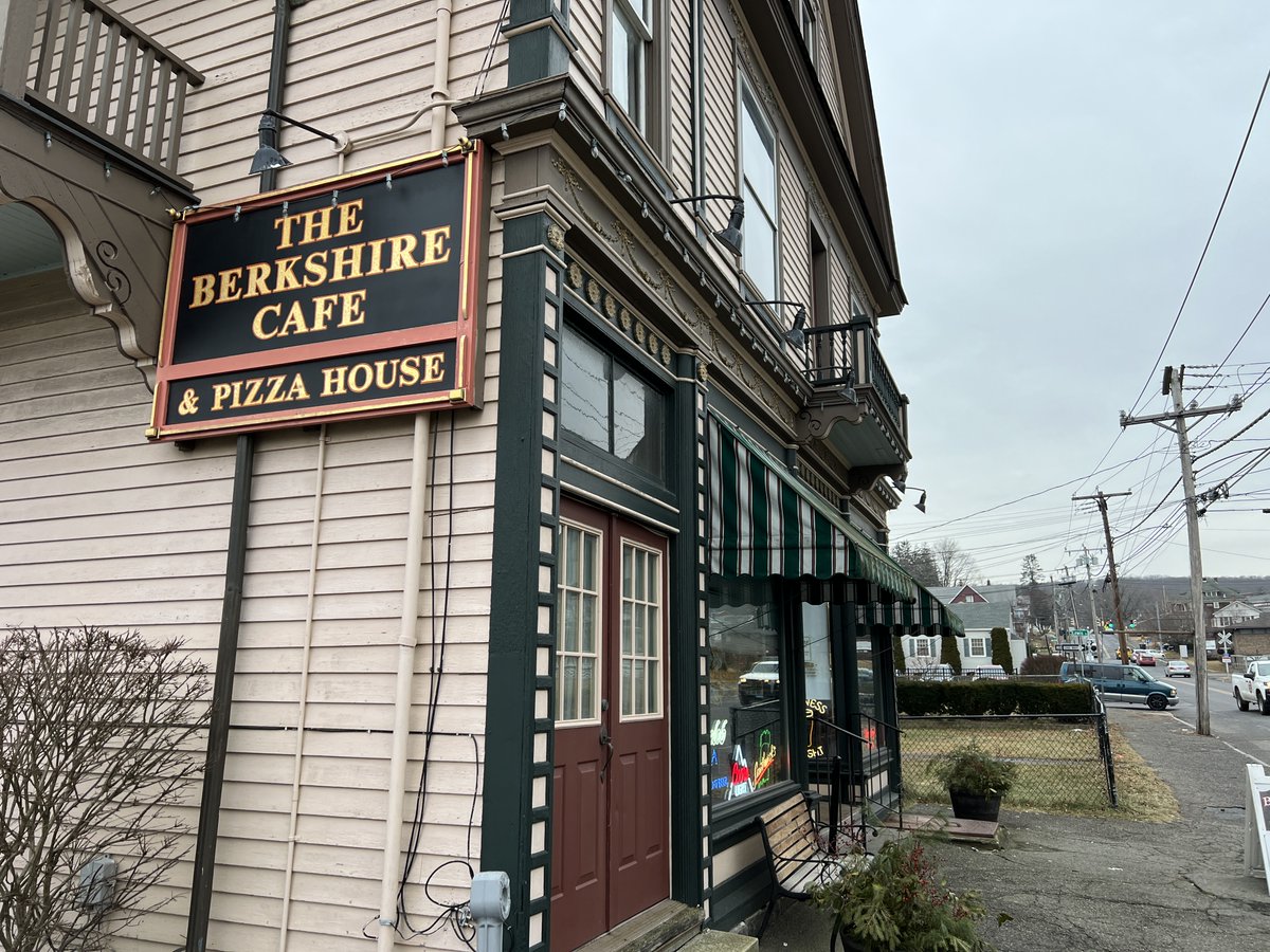 terrycowgill's tweet image. Nope, it's not #InTheBerkshires but it's been a favorite of mine since the 80s. I can't believe it's still around but grateful that it was there yesterday during jury-duty lunch break.