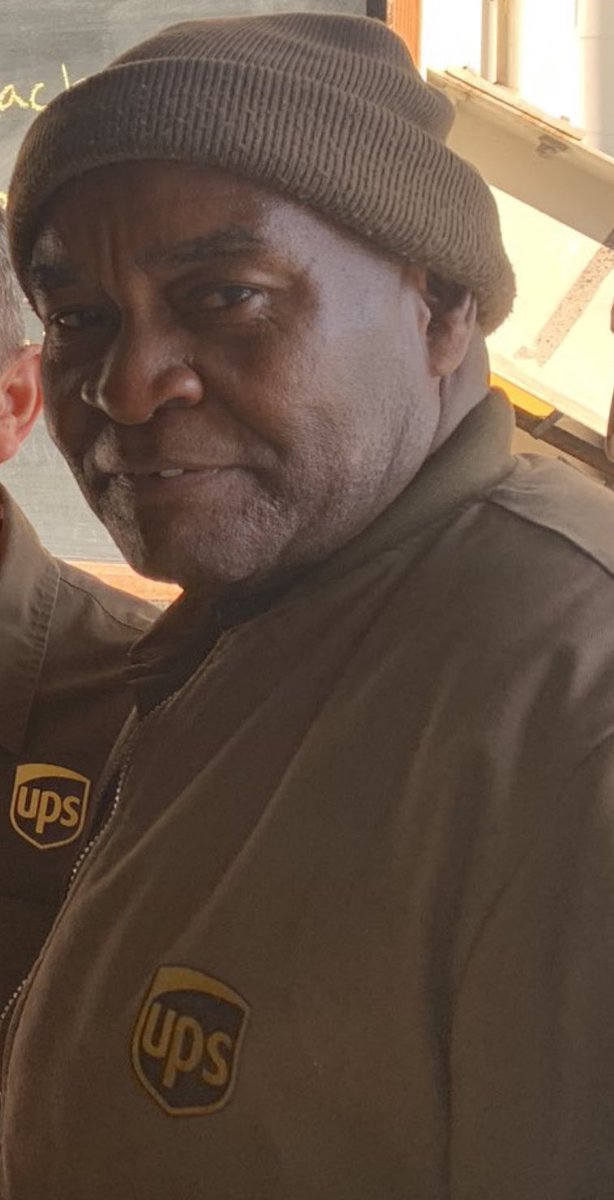 ups_bayside's tweet photo. Congratulations to Darryl Maynard. 40 years of service and 35 years of safe driving. #SafeByChoice @UPS https://t.co/Fk7pc0Xnza