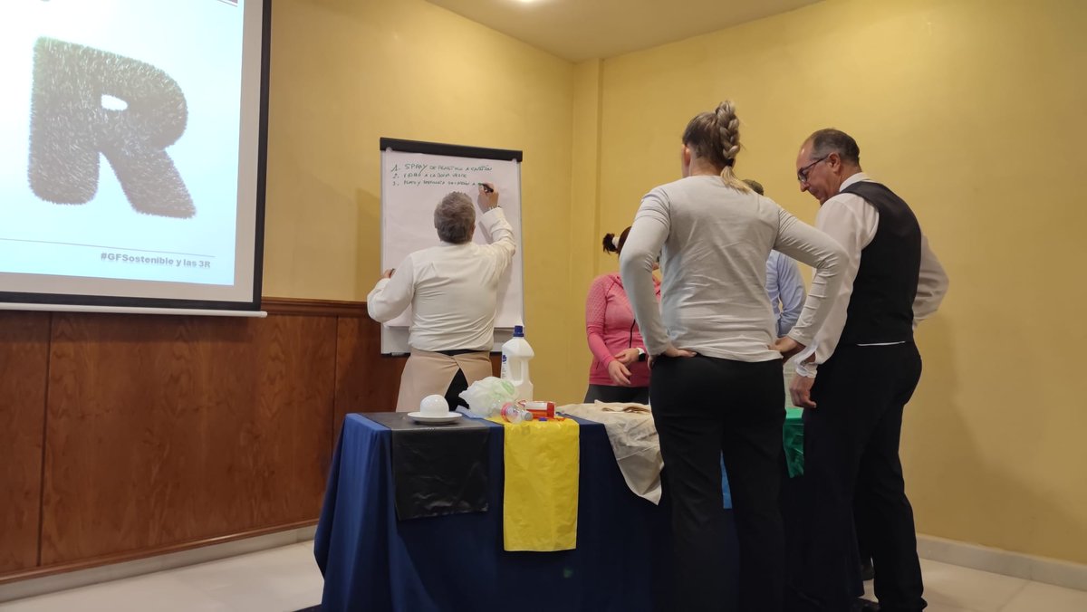 ♻ Continuamos en la gran apuesta de promover la implicación activa del empleado en la gestión de residuos

#GFSostenible #GFBeGreen #Tenerife #CostaAdeje #Canarias