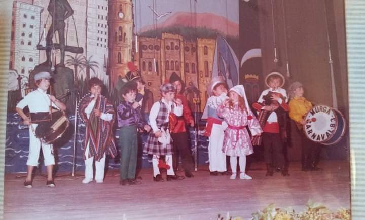 rubenjgl's tweet photo. Entre una imagen y otra han pasado 40 carnavales y 23 finales , hoy será la 24 y la disfrutaré como la primera, porque nunca se sabe cuándo será la última !!VIVA MALAGA SEÑORES!! 🎭🎭#CarnavalMLG #PorLosMios #VaPorTiPapa https://t.co/2ZPzpRGBCs