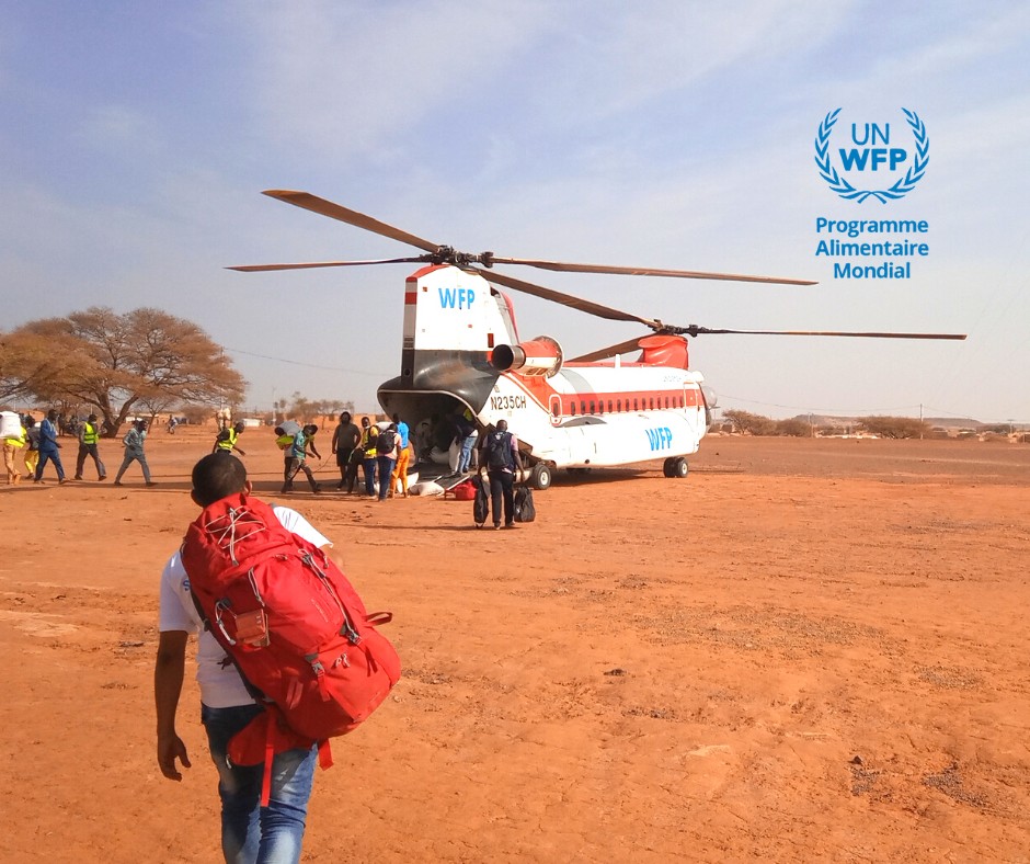 WFP_BurkinaFaso's tweet photo. #BurkinaFaso 🇧🇫 | En avant, pour #SauverDesVies !
🤝🏾
#Engagé #AssistanceAlimentaire #Humanitaire https://t.co/xaYlddeiaY