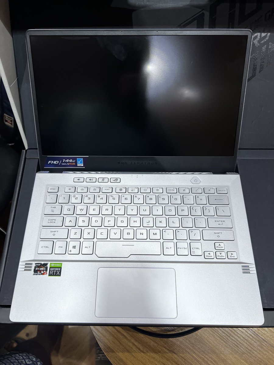 gospel_harmony's tweet photo. American 🇺🇸 
Open box 
ASUS ROG G14
16gb ram
1 tb SSD 
Ryzen 9-5000 series 
11th gen
Backlit keyboard 
6gb Nvidia dedicated rtx 3060 graphics 
Comes with charger 

Price -: 760k only 

Kindly help me hit the retweet button 
God bless you 🙏🏾 https://t.co/1zrYSrzsiD