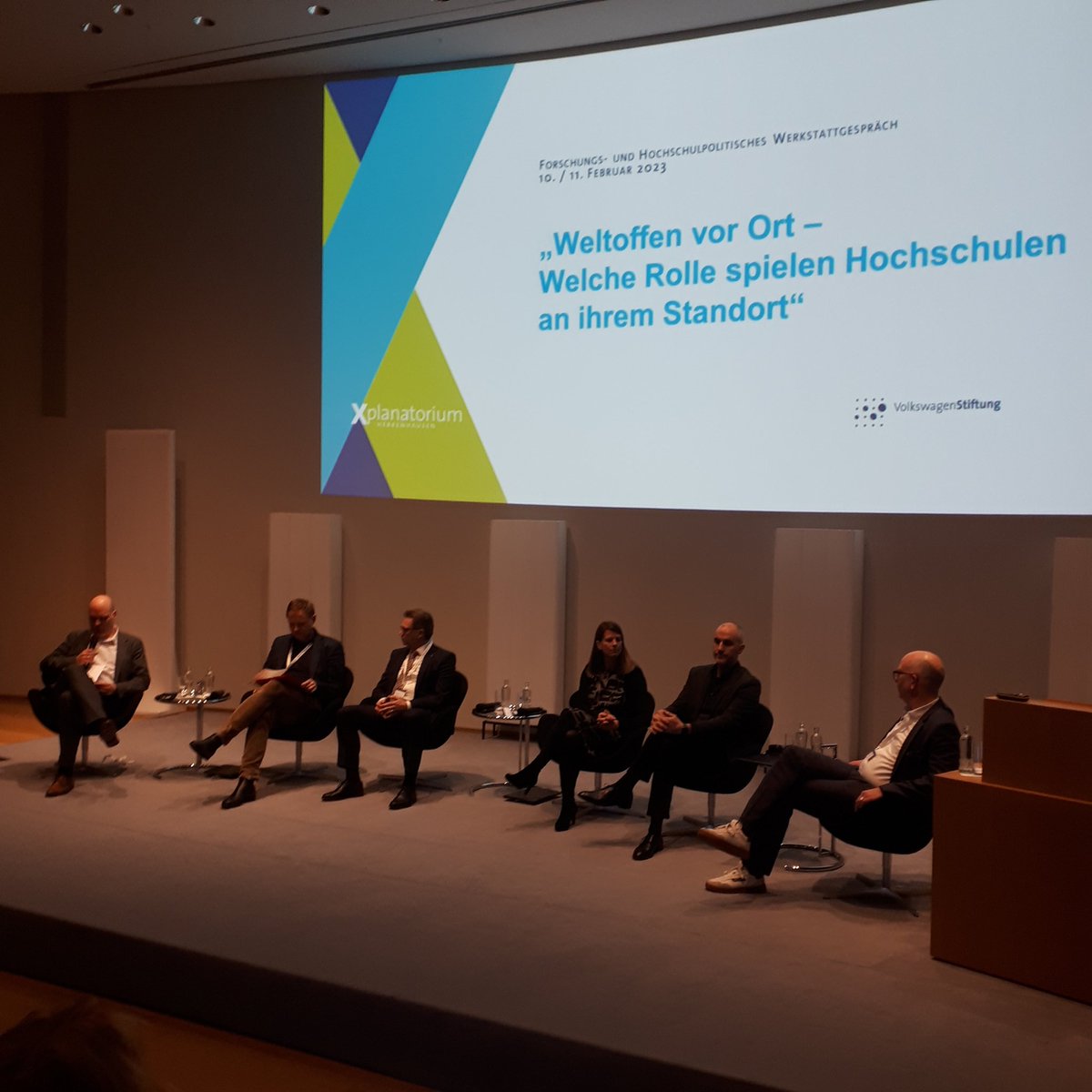 Wir freuen uns, heute Belit Onay und Maike Bielfeldt als Gesprächspartner unseres forschungs- und hochschulpolitischen Werkstattgesprächs im <a href="/xplanatorium/">VolkswagenStiftung Xplanatorium</a> der <a href="/VolkswagenSt/">VolkswagenStiftung</a> iftung zu Gast zu haben, um mit ihnen die Rolle der #Hochschulen am Standort zu diskutieren.
<a href="/BelitOnay/">Belit Onay</a>