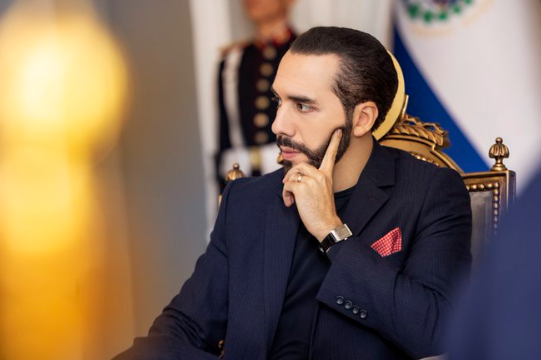 Resimdeki El Salvador Devlet Başkanı <a href="/nayibbukele/">Nayib Bukele</a> 

Deprem olduğu andan itibaren tek gündeminde deprem var.  Üstelik Türkçe yazıyor.

Ne diyelim bilemedim. Allah senden razı olsun.🙏

🇸🇻 ❤️ 🇹🇷