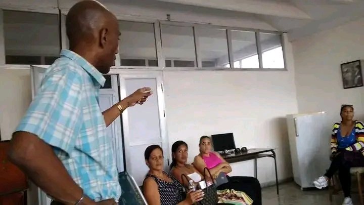 StgoUjc's tweet photo. Ya es una realidad, se constituye el Comité de Base de la UJC de nuestra Escuela Provincial del #PCC en #SantiagoDeCuba.
#JuntarYVencer, #MejorEsPosible https://t.co/j0KWWvwIxl
