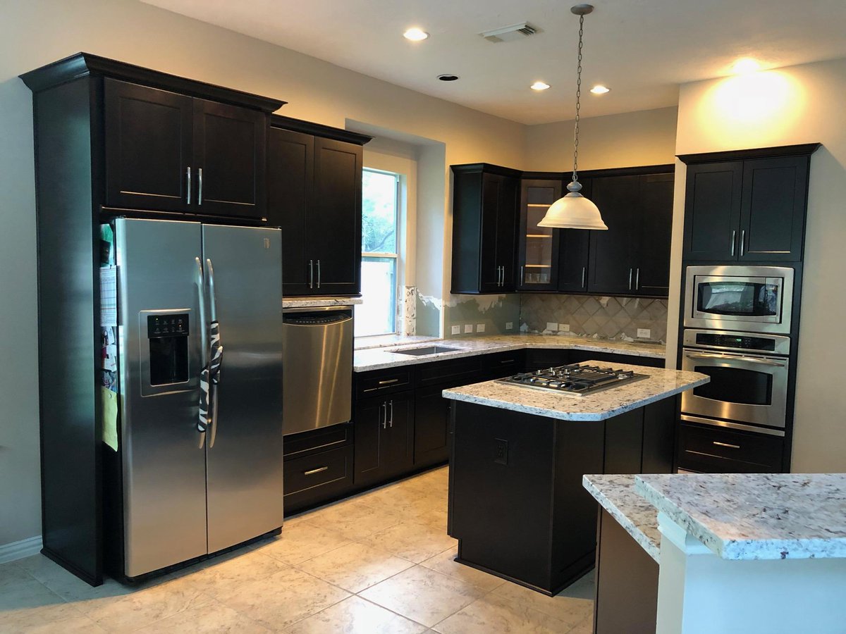 northoverhomes's tweet photo. Remodel Your Kitchen To Fit The Luxury Lifestyle Of Your Dreams With The Help Of Our Cabinet and Countertop Experts. Call 281-942-4884 to set up a free consultation. #NorthoverHomes https://t.co/KlEHca8RgX https://t.co/i0il5dJMgl