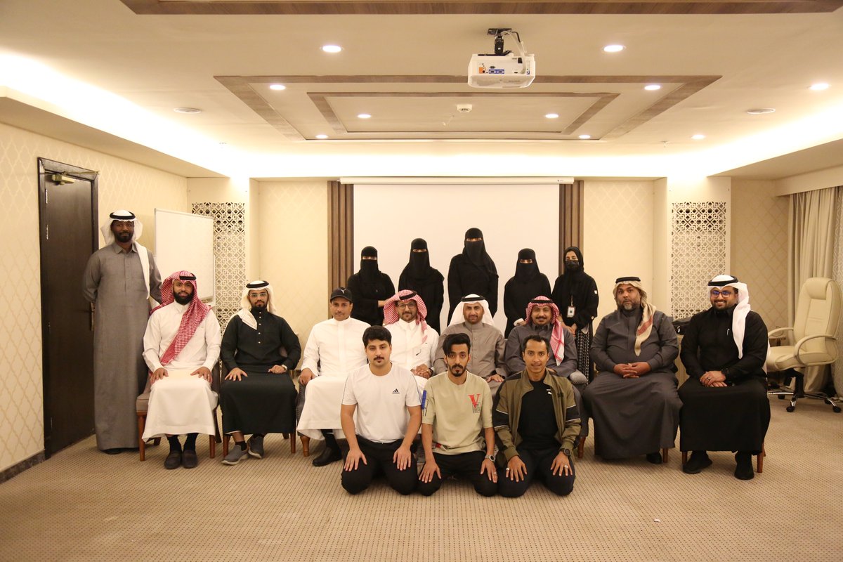 LDI_SAUDI's tweet image. 🟢 دوره في الرياضـة
🟢 إتخــاذ القــرارات
🟢 القيـادة التنفيذية

🔚 ختام دورة &quot;المدير التنفيذي للمؤسسات الرياضية&quot; التي أقيمت في المدينة المنورة على مدار 3 أيام 📸👇.