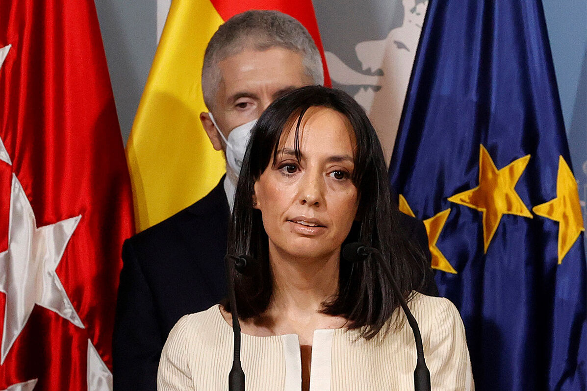 FonsiLoaiza's tweet photo. Se llama Mercedes González y es Delegada del Gobierno en Madrid del PSOE. Tiene a su cargo más de 20.000 policías y guardias civiles y un sueldo de 88.000 euros. Hoy ha permitido campar a sus anchas a una manifestación nazi en homenaje a la División Azul que combatió por Hitler. https://t.co/akOVMFz9LH