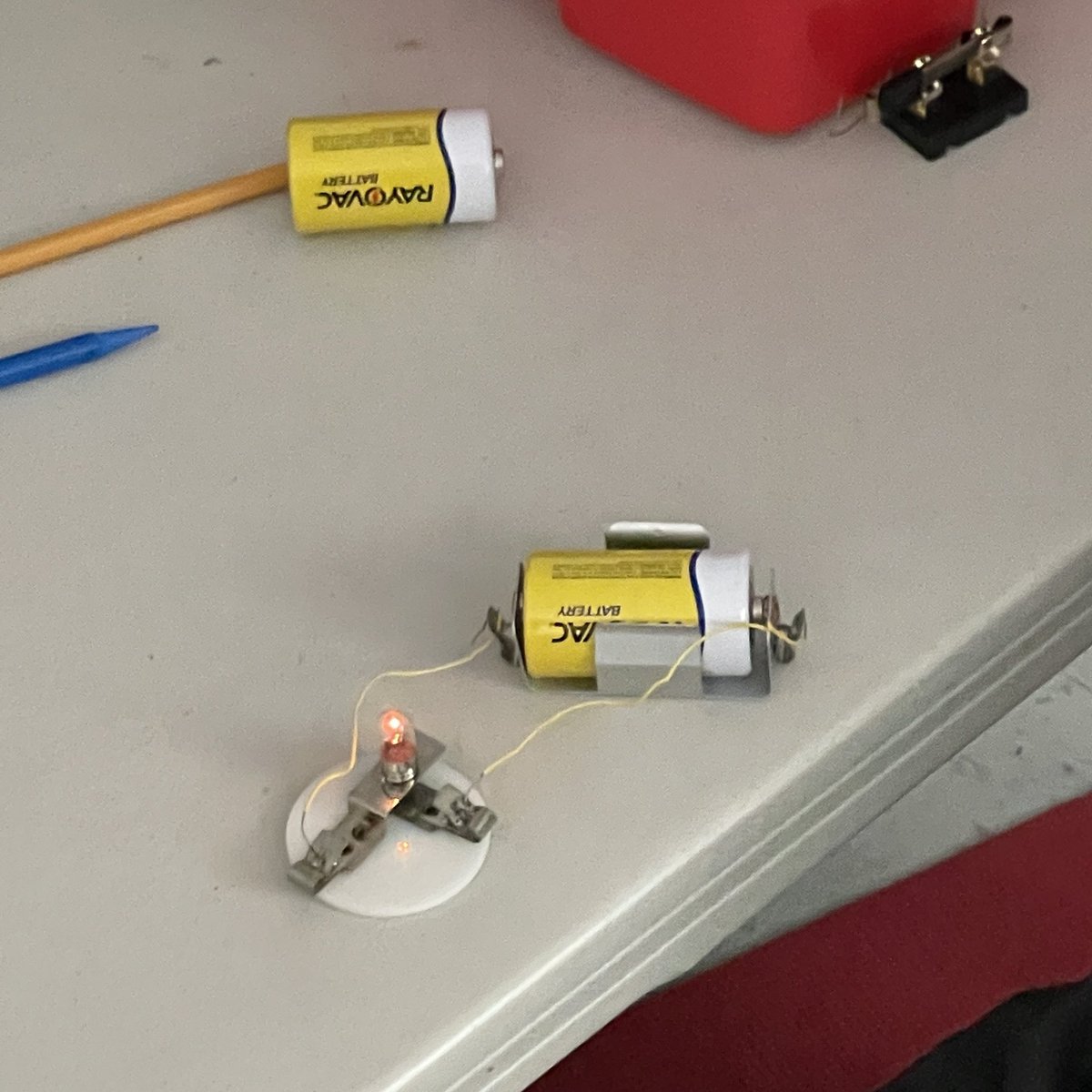 UrbatchK's tweet photo. PMI:  Fifth graders are learning about circuits in class and have been building virtually.  Today our Scholars explored hands-on! They were especially interested in experimenting with wire length and its effect on a circuit.  

#circuits #voltagedrop @WoodlawnES @fcpsaap @FCPSR3 https://t.co/ttDriypr18