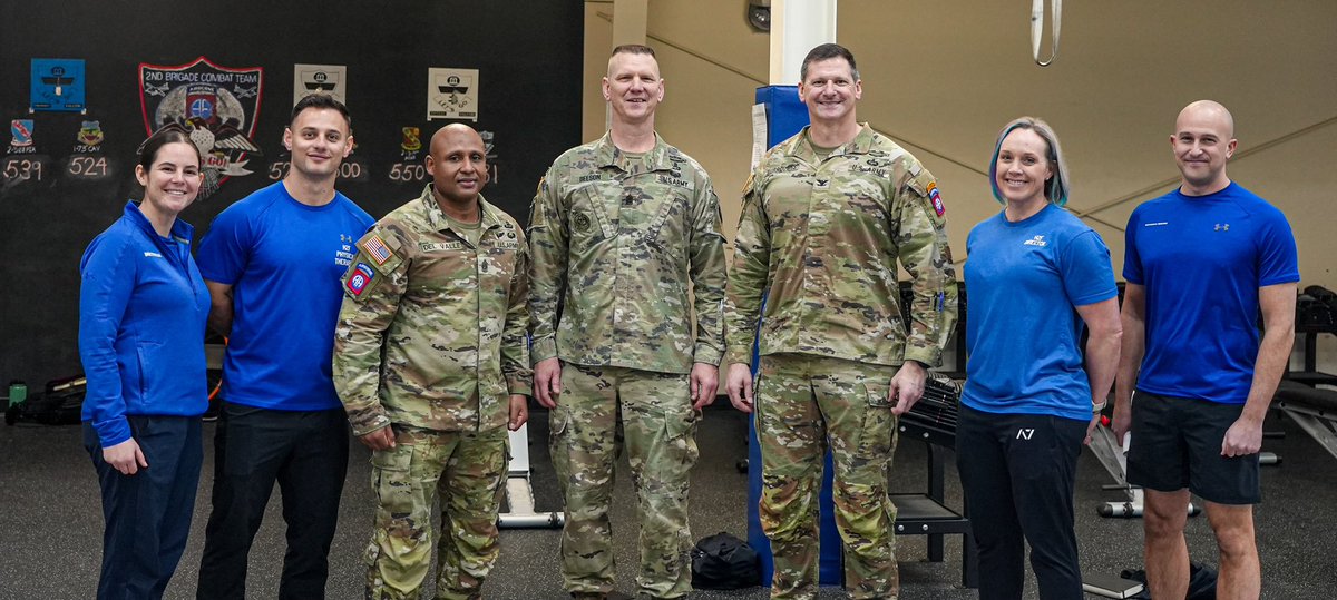 2BCT_FALCONS's tweet photo. This morning, the #FalconBrigade and #FalconH2F team met with @CSM_CIMT to discuss the unitâs H2F program, hear from our coaches, and recognize members of our outstanding team. LETâS GO!
#FalconFit #BeReady #AATW @82ndABNDiv @18airbornecorps @FORSCOM @USACIMT @USArmy @GoArmy https://t.co/yTfg1z9IJ9