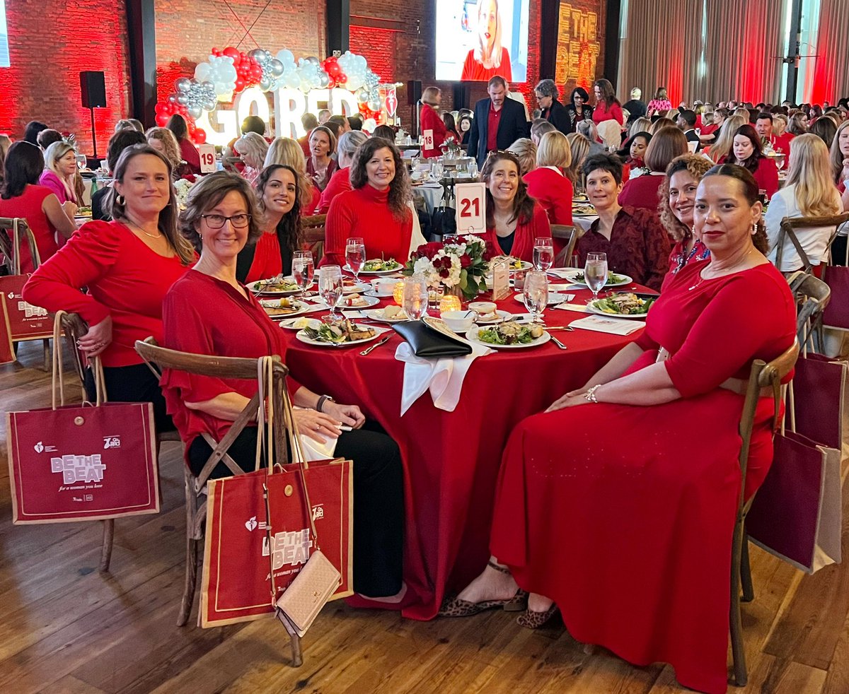 EstrellaFReport's tweet photo. Tampa Bay Go Red!! #TBGoRed https://t.co/lLbGGuzLvO
