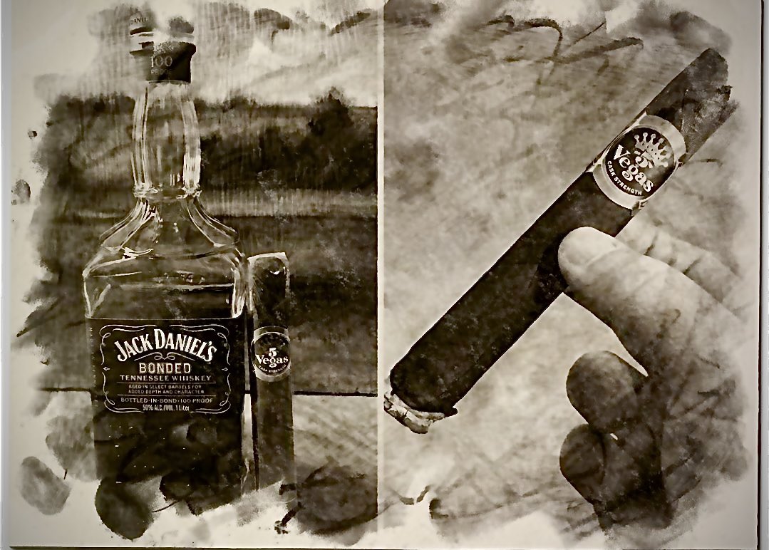 Nothing like starting Superbowl weekend early, with a bottle of Jack Daniels Bonded, and a really good cigar!! #jackdaniels #jackdanielswhiskey #jackdanielsbonded #superbowl #superbowlweekend #cigarsandwhiskey #5vegascigars #5vegascaskstrength #cigarsofinstagram #cigarsdaily