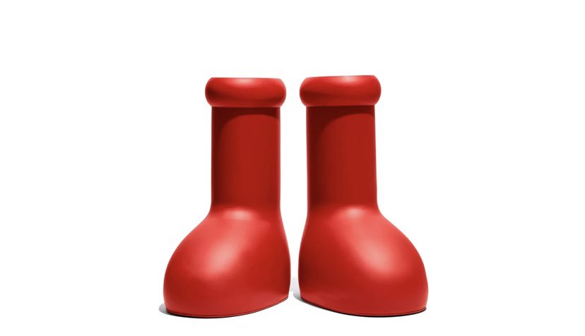 NastyCreative's tweet photo. The fact that those big red boots don’t audibly squeak with each step is a major design flaw just saying. https://t.co/usIzoJZq5M