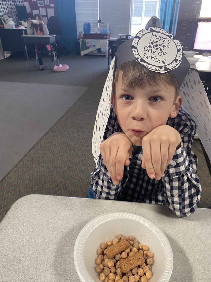 mrspruittfirst's tweet image. 101 days of school means a 101 Dalmatians celebration! @MillsRiverSch #heretofly