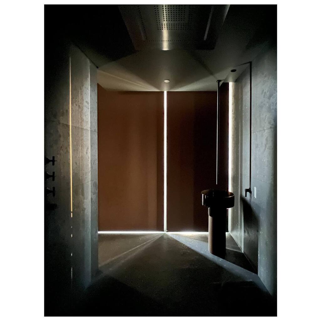 Bathroom, Private Residential, UAE | Moments during our final project walk-throughs
.
#ANARCHITECT #RIBACharteredPractice #architecturestudio #interiorarchitecture #contemporaryarchitecture

#ANARCHITECT #RIBACharteredPractice #architecturestudio #interi… instagr.am/p/CofQUPWL00l/