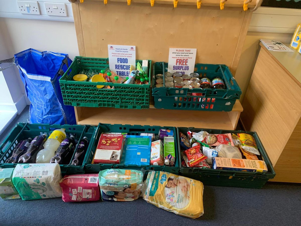 K8ENICS's tweet photo. Another great #ccvolunteer led session with #FridaysatFaraday.
16 families attended. We welcomed 3 new families. Requests made for play dough, painting and bubbles for next week @StaffordshireCC @StaffsUni @Victoria261272 @NatashaMoody82 @HeartandH https://t.co/qh0fYtBWkT