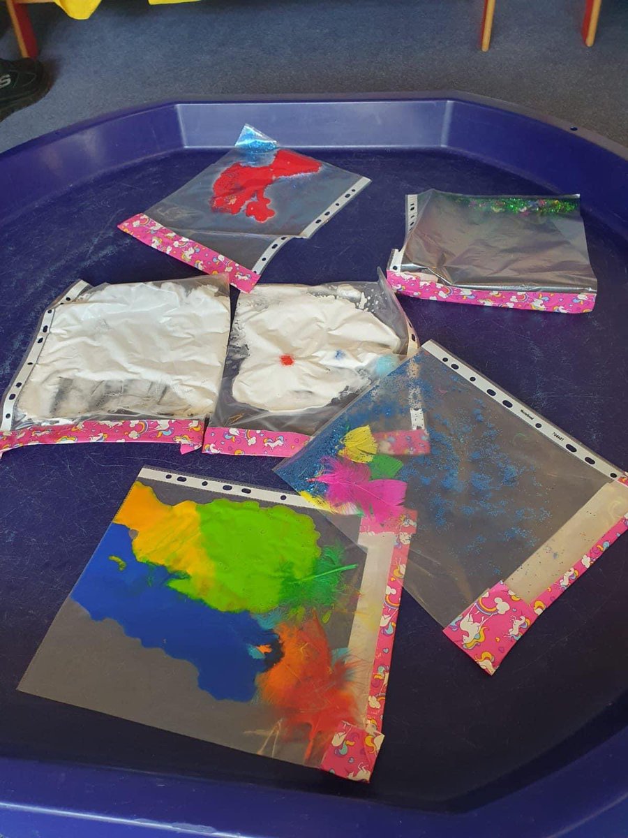 K8ENICS's tweet photo. Another great #ccvolunteer led session with #FridaysatFaraday.
16 families attended. We welcomed 3 new families. Requests made for play dough, painting and bubbles for next week @StaffordshireCC @StaffsUni @Victoria261272 @NatashaMoody82 @HeartandH https://t.co/qh0fYtBWkT