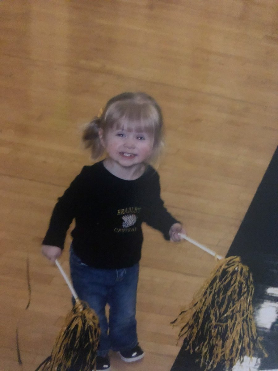 BuffyFrazier14's tweet photo. I blinked and it’s Senior Night for this sweet girl!!! Come cheer on our seniors this evening at their last regular season game!!! 🥲 #Classof2023 #SeniorNight https://t.co/EulngmPugH