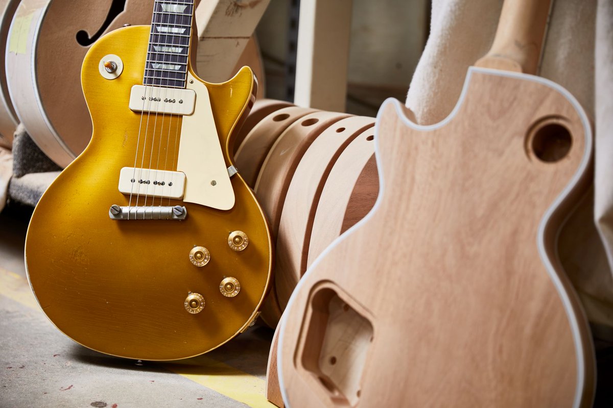 CustomGibson's tweet photo. Some believe its direct link to the body stud screws maximizes sustain while others believe the wraparound bar creates a distinct tonality and vocal quality. Whatever the case, there is certainly something special about this 1954 Les Paul Goldtop. https://t.co/KI0jx5JQZU https://t.co/SjPTGeMSZp