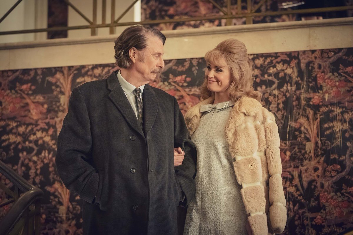 A worker in Blackpool moves to London to reinvent herself.

How hard is it to find success in sitcoms? #FunnyWoman is on <a href="/skytv/">Sky TV</a> on Thursdays at 9pm.

⭐️ #GemmaArterton, <a href="/Morwenna_Banks/">Morwenna Banks</a>, <a href="/EmilyGraceBevan/">Emily Grace Bevan</a>, #DavidThrelfall, <a href="/rufusjones1/">rufus jones</a>, #OliviaWilliams
🎬 #OliverParker (Eps. 1-6)