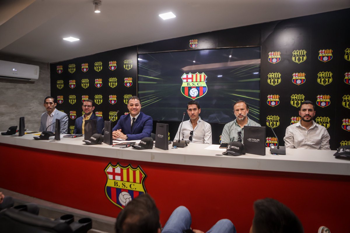 BarcelonaSC's tweet photo. Rueda de prensa de #BarcelonaSC y #JetourEcuador 👔🎙️
Míranos en vivo por https://t.co/Pl4FzHC7Mc ▶️ https://t.co/8ysqnJQmfo