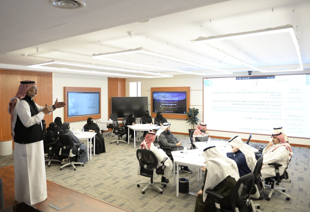 تشرفت كرئيس تنفيذي لشركة بصمات الانجاز وأخي الرئيس التنفيذي للشركة السعودية للاعتماد في المشاركة مع سعادة وكيل جامعة الملك خالد للتطوير والجودة وسعادة المشرف على وحدة التميز المؤسسي بالجامعة في الاجتماع بفريق العمل على تأهيل (١١) كيان على أنظمة الجودة #ISO9001 #ISO20000 #ISO45001