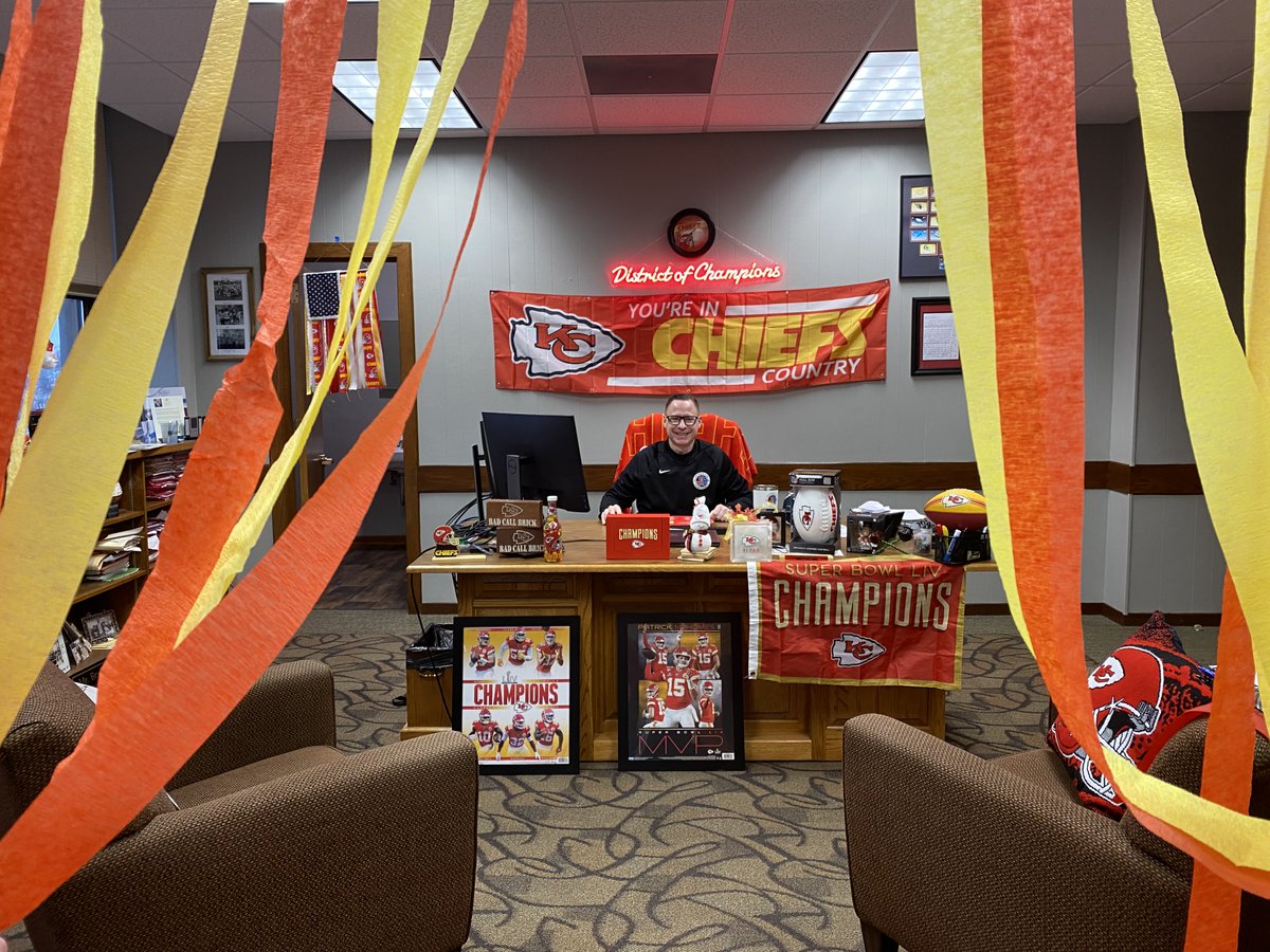 JCSchools_'s tweet photo. Superintendent &amp; @eagles fan Bryan McGraw walked into his office to a big surprise! We have many @chiefs fans in Central Office &amp; they decided to do some *light* decorating for him. He was a good sport about the new decor &amp; had a good laugh! #JCSchoolsChampions #ChiefsKingdom https://t.co/o3QVWn8jz6
