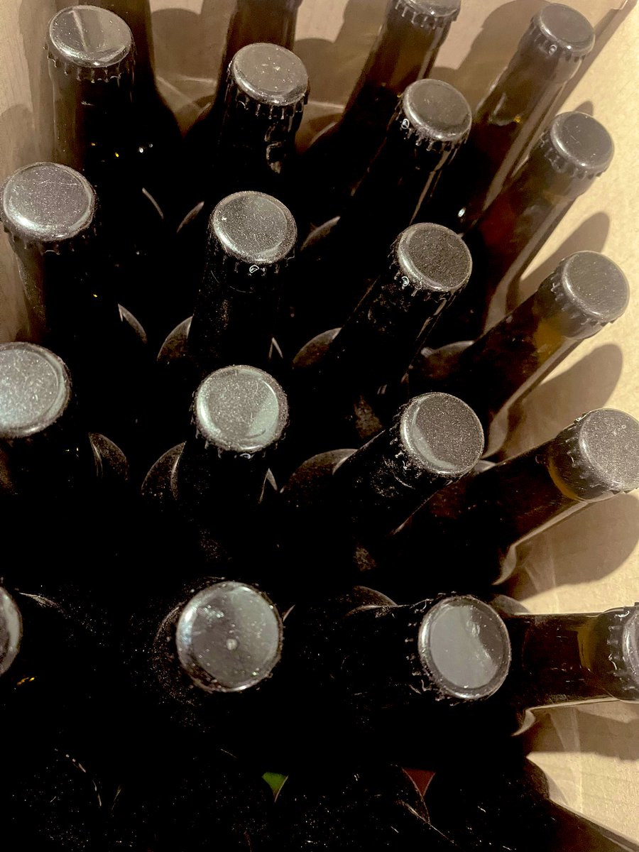 jlatienzaruiz's tweet photo. Feliz por el retorno de la cerveza del barrio. Recién embotellada, a disfrutar de la pale ale hortalina @SilodeHortaleza #Hortaleza #ElSilo 🍺🍺🍺 @cmorenoarcos https://t.co/R3Ur38kOjP