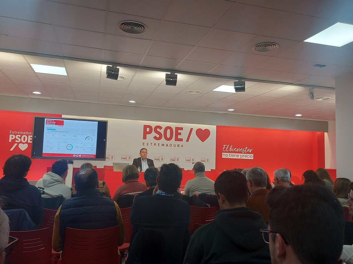 PacoPJ20's tweet photo. Comunicar para crear ilusión. #ComunicaciónAvispada @JoseantonioJun https://t.co/HXrr9ir8H6