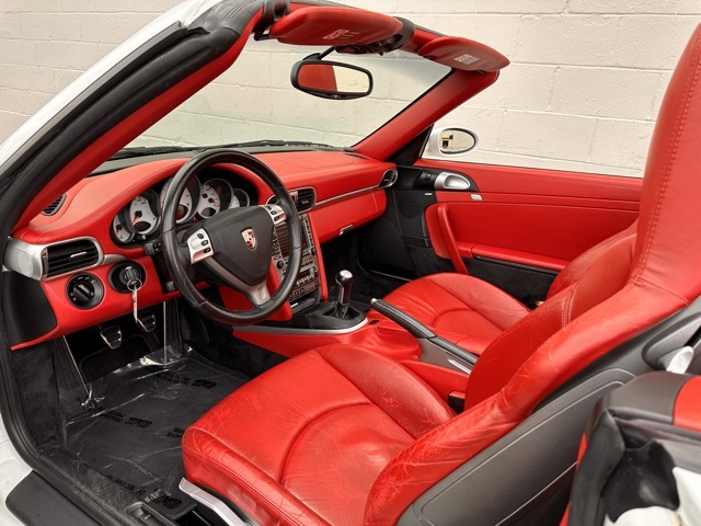 SE_Auto_Sales's tweet photo. Looking for a stunning gift for valentine's day? Check out this 2006 Porsche 911 Carrera S. https://t.co/YBOTRr4gvK https://t.co/OYtv6LUSEz