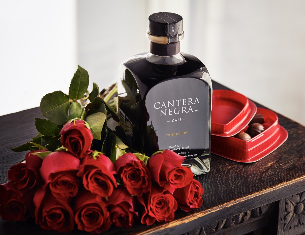 Now this is Valentine's Day done right!
The winning combination of our amazing Café liqueur with your valentine's favorite treat is the perfect way to put this special day over the top!
Pick-up a bottle today!❤️