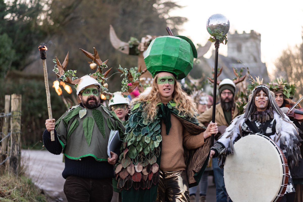 thegobbledegook's tweet photo. I can't thank @BeckyBurchell the amazing #Chettle village enough for having us.
The @DorsetComFnd @artsdevco #DPAF for funding it & everyone who played a part.
...and thank you to @JayneJ_images for her stunningly beautiful images.
#folk #folklore #Dorset #Wassail #Toast https://t.co/Rr6fxvBvjS