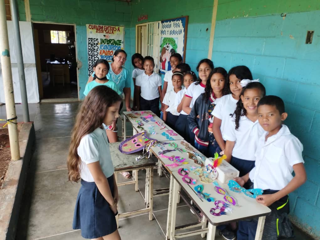GabineteGuaric's tweet image. CULMINACIÓN DEL TALLER DE ARTESANIA, elaboración de ANTIFAZ Y MÁSCARAS REALIZADO a través  MinCulturaGuárico, Misión Cultura y SNCP. 
PQUIA: Altagracia de Orituco
SECTOR: Tricentenario II
Mpio: José Tadeo Monagas
LUGAR: EBB. ORITUCO
TALLERISTA: Juana González
OPED: SILENE Valero