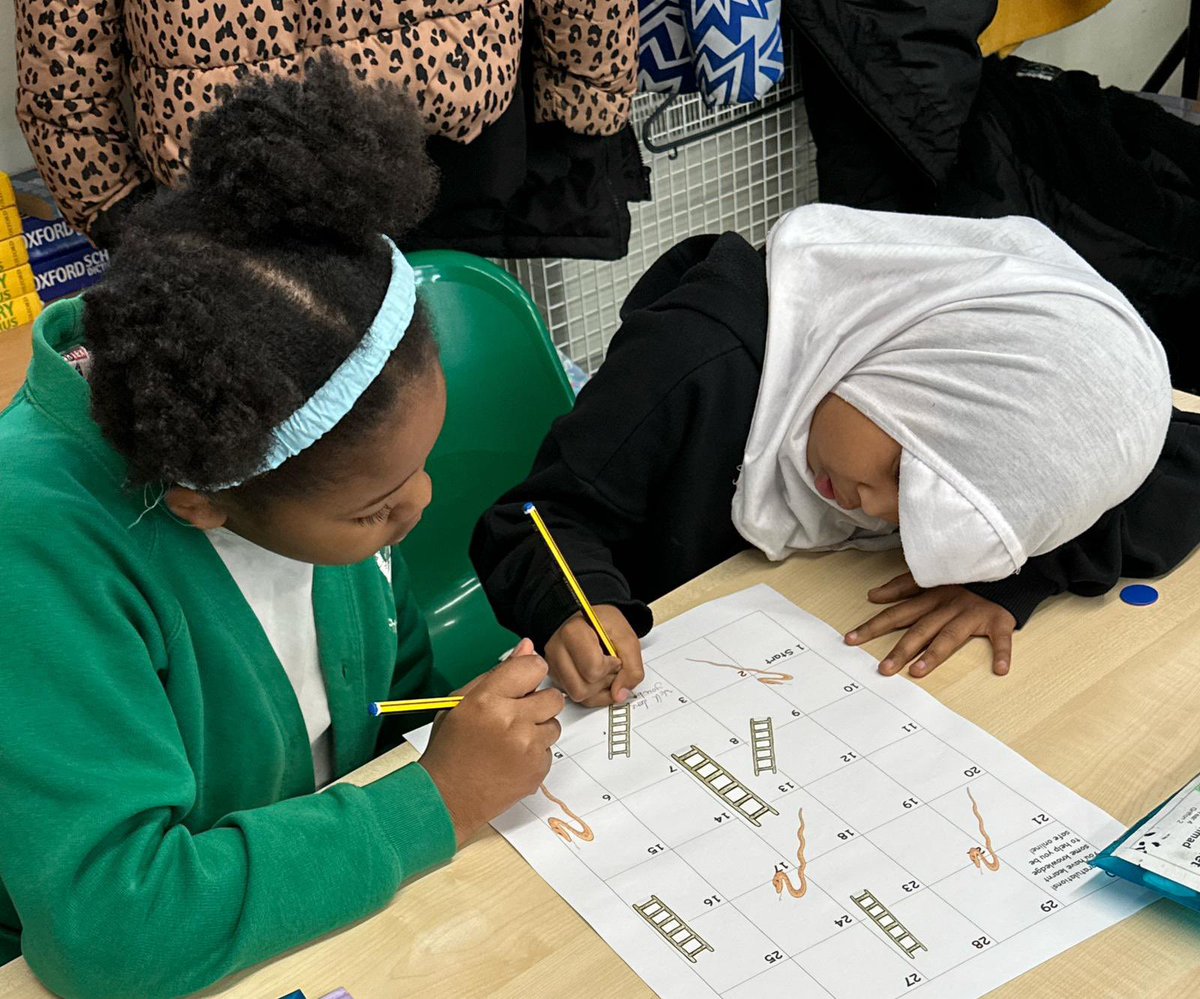 GDPS_TW8's tweet photo. It’s #internetsafetyweek #esafety and Year 4 ended their learning with #snakesandladders - up a ladder for being safe, down a snake for making a mistake online… children could then make their own to show their knowledge of how to be safe online
@LGfL @safeinternetday https://t.co/xTmvrDvZbx