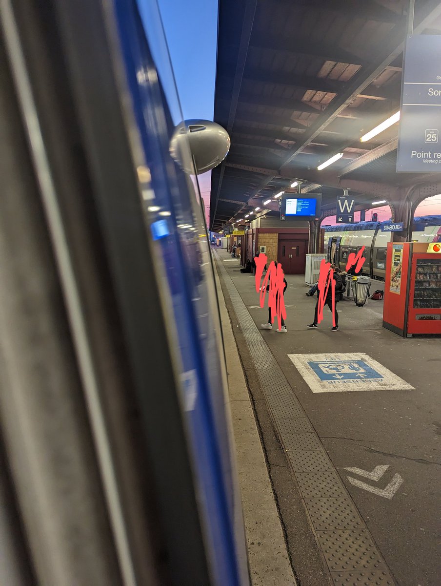 FillonMathis's tweet photo. Bonsoir ! Aujourd'hui je vous accompagne sur le #ter831930 entre #Strasbourg et #Epinal et le #ter833809 entre #Epinal et #Rothau. Bon voyage avec @TERGrandEst @fluograndest 😄 https://t.co/MxeyUGCTXA