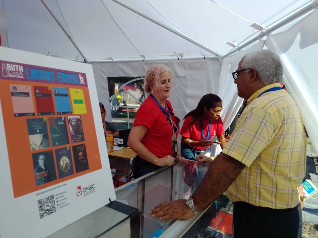 Oscar_CubaTSP's tweet photo. Ahora visitamos los stand de @CubaMinjus y @ONBC_CUBA en #FILHCuba2023. Una excelente oportunidad para promover bibliografía especializada, la legislación actualizada del país y los servicios notariales y  registrales. @MMarreroCruz @InesMChapman @AlpidioAlonsoG @DoejoLillia https://t.co/aFgZ3McaJK