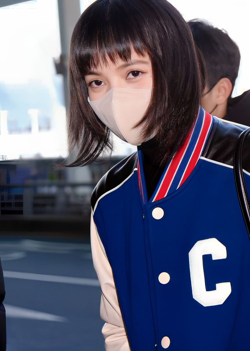 Do you think Lisa will have her short hair (the holy bob) or long her (with extensions) for today’s event?

LALISA AT CELINE LEPALACE
#LISAxCelineWinter23
#LISAXCELINE