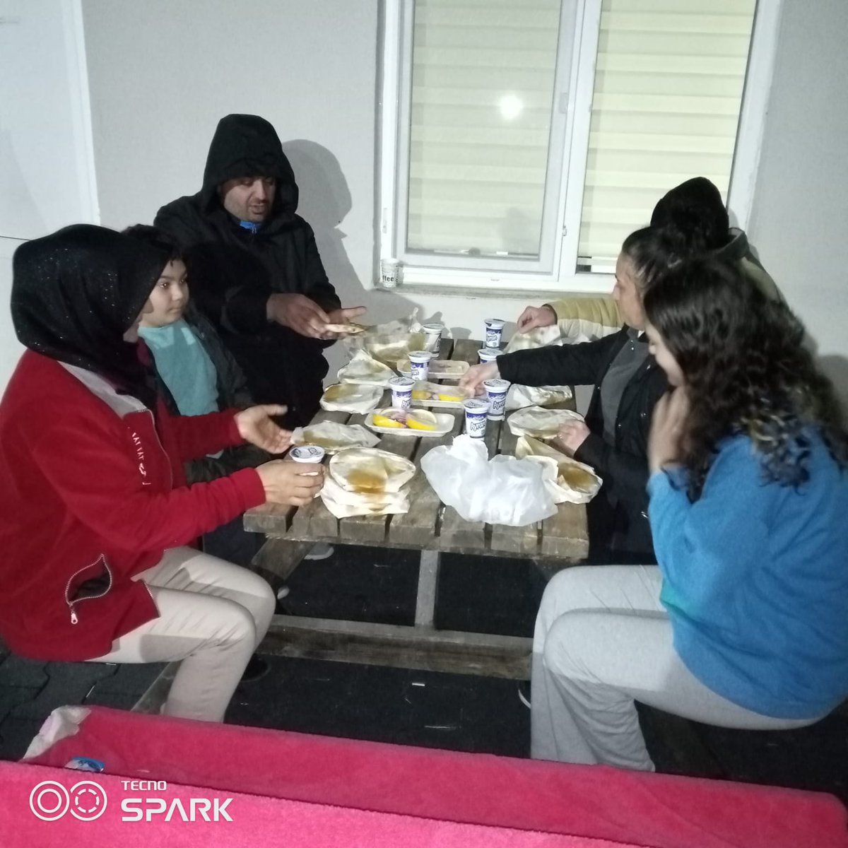 AyasKarahan's tweet photo. T.Y.A.Y.S.Derneği Adana Şube Yönetimi olarak Adana Hipodromunda depremden etkilenen vatandaşlarımıza destek olmaya devam ediyoruz... @TYAYSD @fedai_kahraman https://t.co/hCTRlzrVod