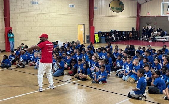 BGCBayFL's tweet photo. We would like to thank our community partner, #AmeriHealthCaritas for not only investing in our kids financially, but also for bringing their Healthy Hoops program to provide a fun, active learning environment, encouraging Club members to adopt healthy lifestyles and behaviors. https://t.co/5E3m1ers8v