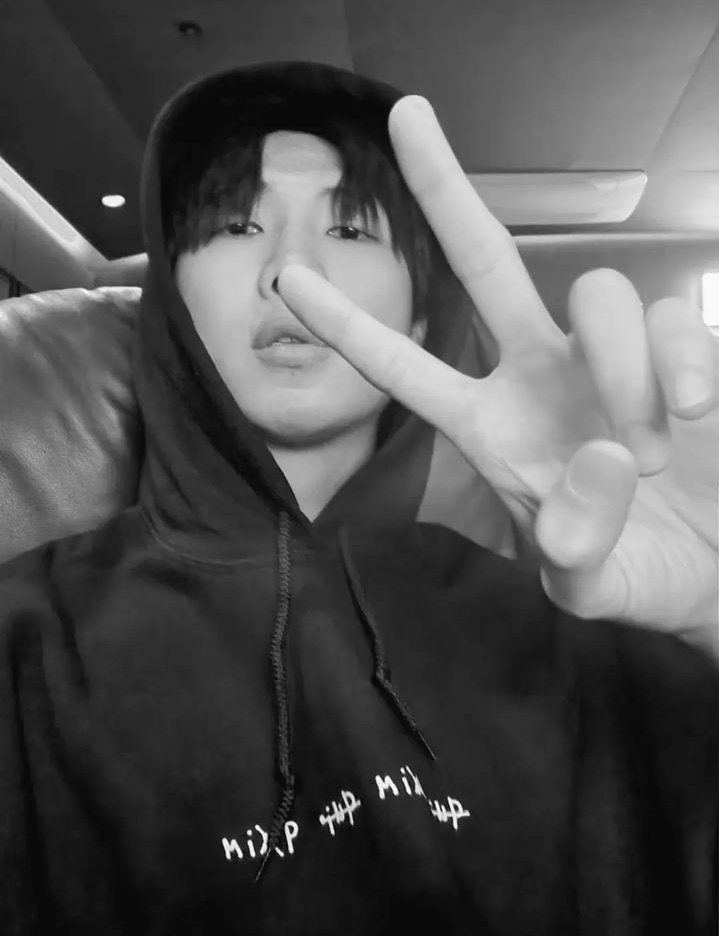 RapJonnie's tweet photo. ✌️✌️🫰 https://t.co/3A2LxkZoA0
