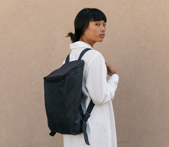 CyanBags's tweet image. Large Leather Backpack, Black 15'' Laptop etsy.me/3jLaaYc #leatherbackpack #laptopbag #backpackbag #travelbag #blackleatherbag @etsymktgtool