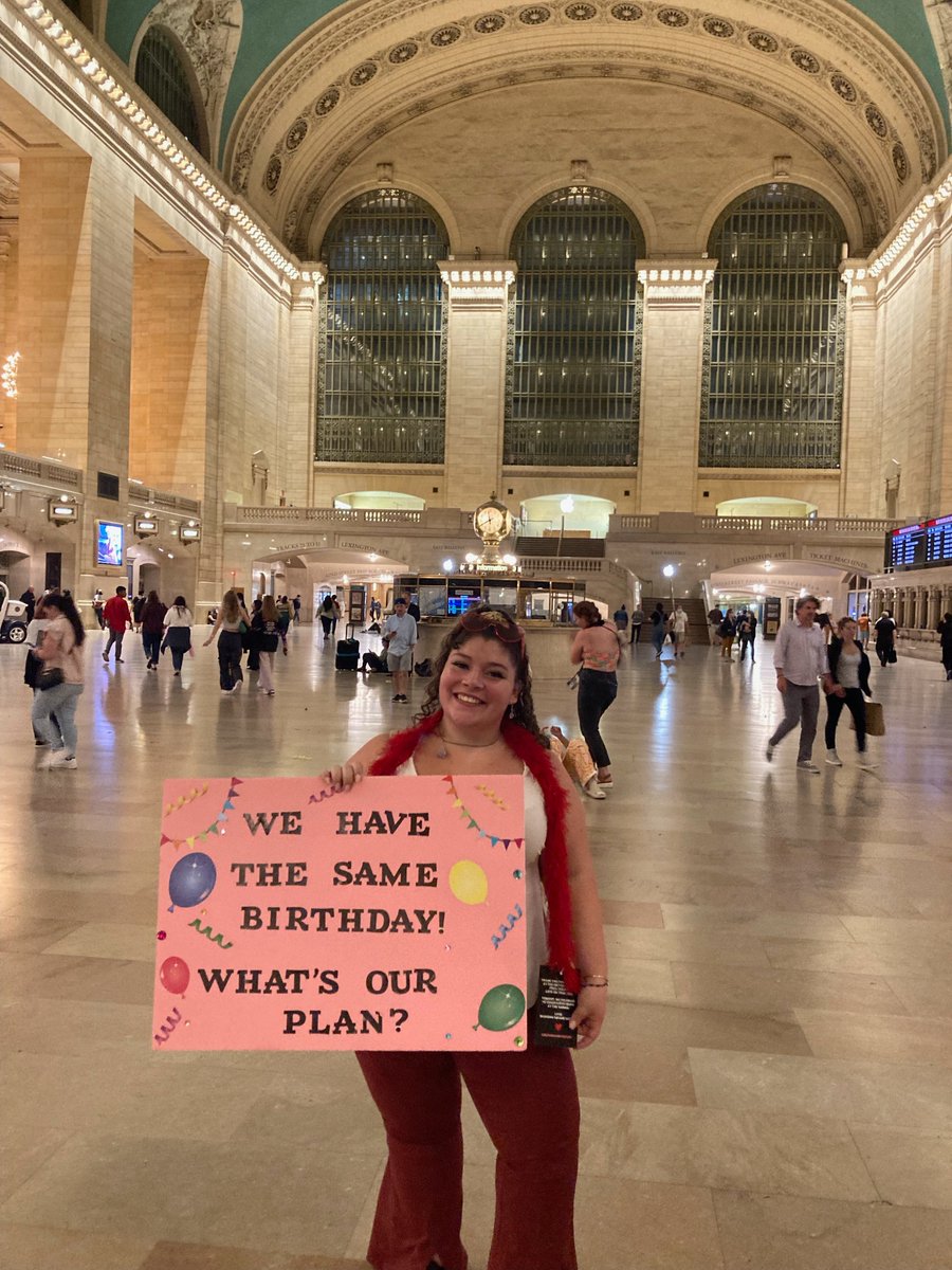 haylor4ever201's tweet photo. Talk about a glow up🥹 still cannot believe this is real! I manifested this. ✨

N15 MSG 9/15/22 vs N2 PS BDAY BASH 2/1/23

@HSHQ @Harry_Styles @TheGarden @AcrisureArena https://t.co/uhFhI2m10H