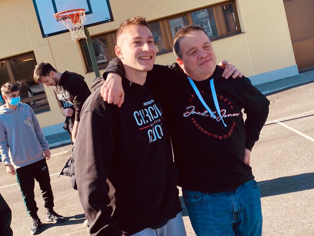 CirculoGijon's tweet photo. ¡Hoy hemos hecho una visita muy especial al Sanatorio Marítimo!

Nuestros jugadores @_angelmoro @AlexNavas44 y Filip han ido agradecer el ánimo que nos dan en todos los partido ❤️

¡Es un placer pasar tiempo con vosotr@s, tenemos muchas ganas de volver!

¡Nos vemos en el Palacio! https://t.co/VvhN6TYP6Y